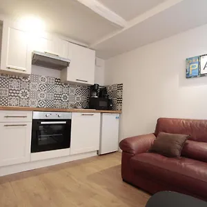 Joli Studio Renove En Rdc Tout Equipe Centre Du Village Appartement Caylus